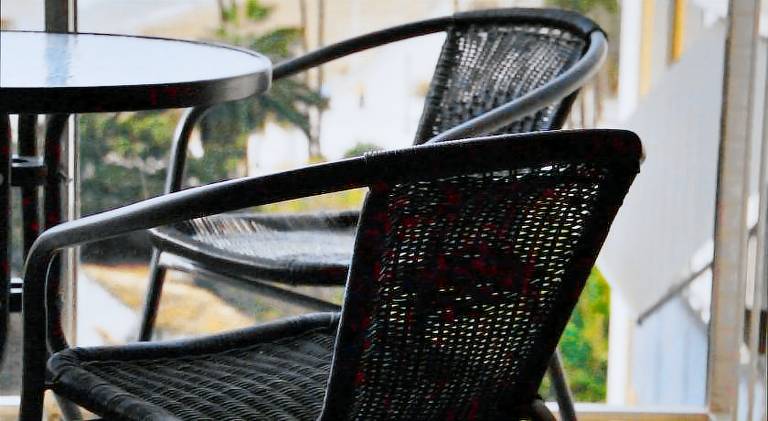 Rental apartment with patio — photo 2
