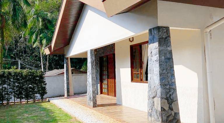 Casa compartilhada com estacionamento in Brusque