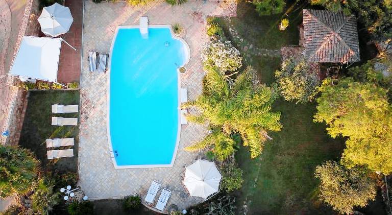 Farm with yard, pool & patio in Agrigento
