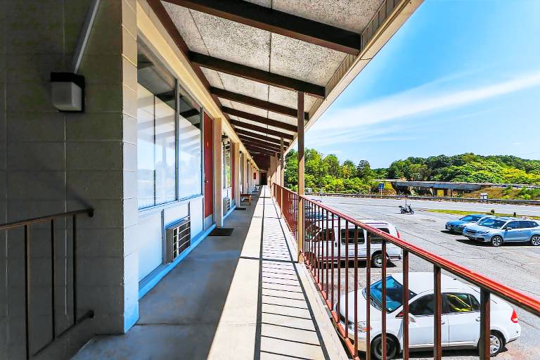 Edyn Hotel By Townhouse Wytheville US 52 — photo 5