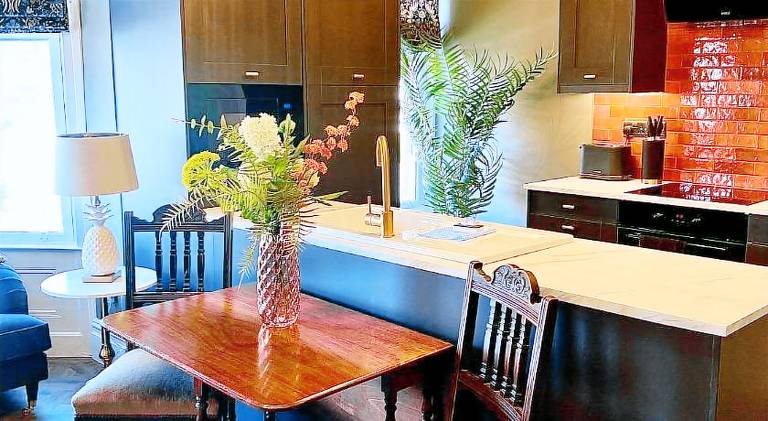 Rental apartment with patio & yard — photo 2