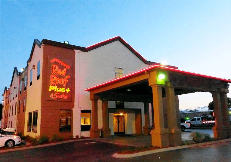 Red Roof PLUS & Suites Chattanooga - Downtown in Chattanooga, TN