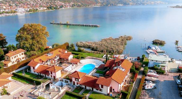 Apartment with pool in Paratico