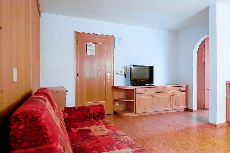 Comfortable Apartment 3 "Zur Sonne" with Mountain View, Garden & Wi-Fi — photo 4