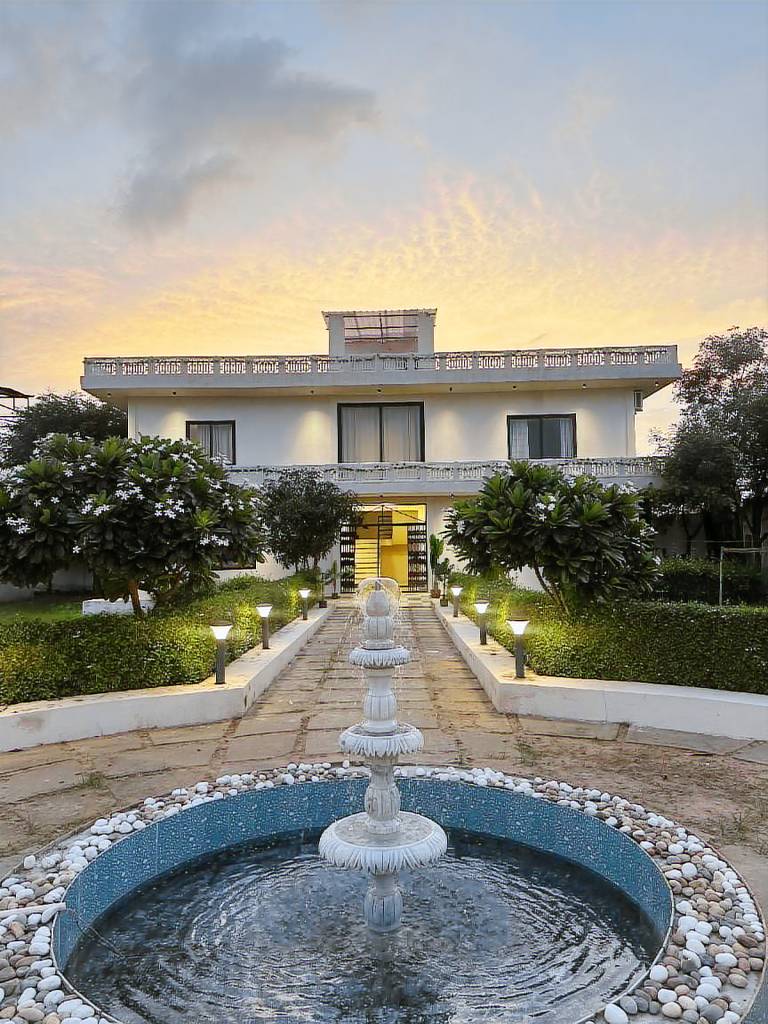 Villa with yard, grill & jacuzzi in Jaipur