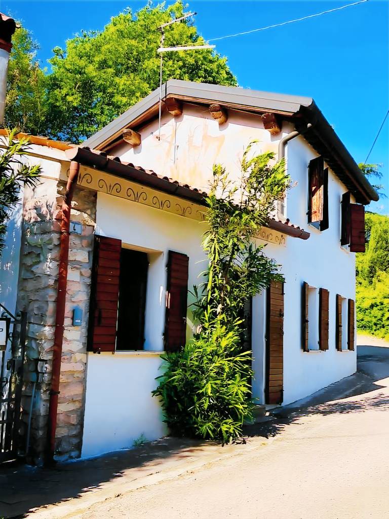Vacation home with yard, BBQ & patio | Mountain view in Vicenza