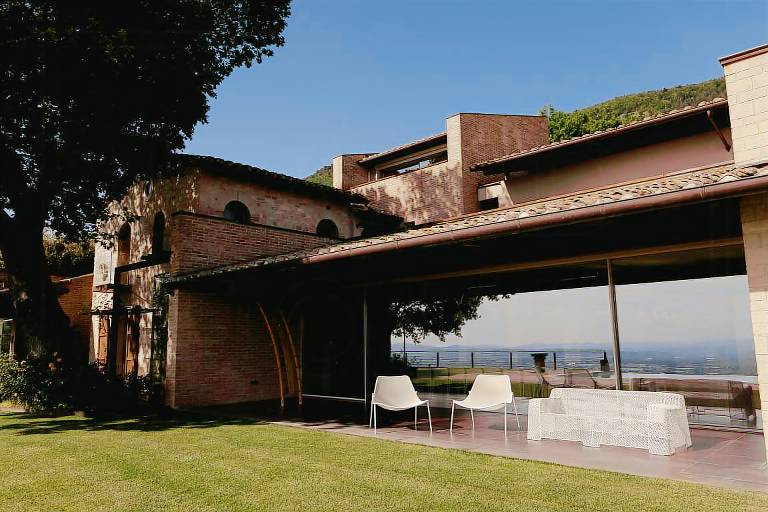 Holiday apartment with private pool, terrace & yard — photo 2
