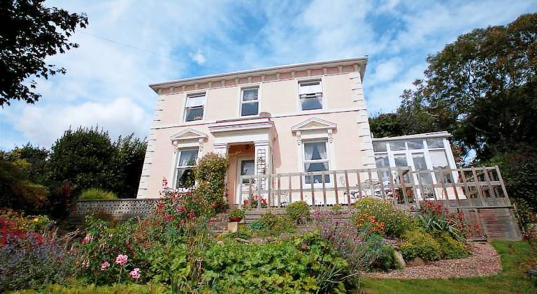 Sunny Bank Guest House in Folkestone