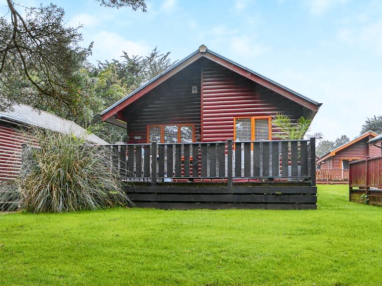 Family-oriented lovely cottage with grill | River view | Next to the beach | Pets are welcome — photo 2
