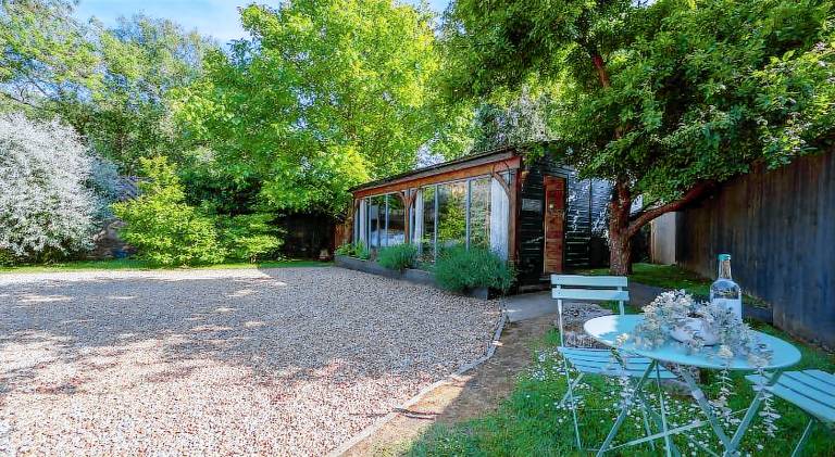 Lodge with terrace & hot tub | Pets are welcome — photo 4