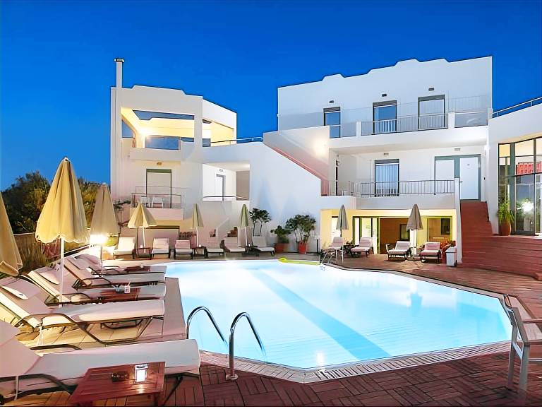 Serviced apartment with garden, grill & pool in Hersonissos