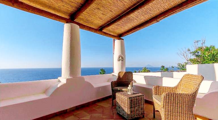 Vacation home with garden & terrace in Malfa