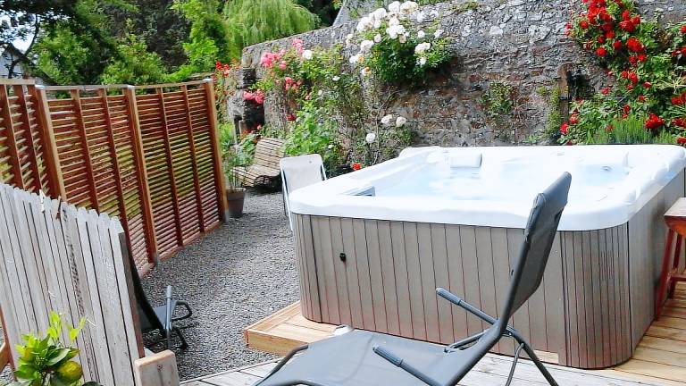 Gite with terrace, barbeque & garden — photo 3