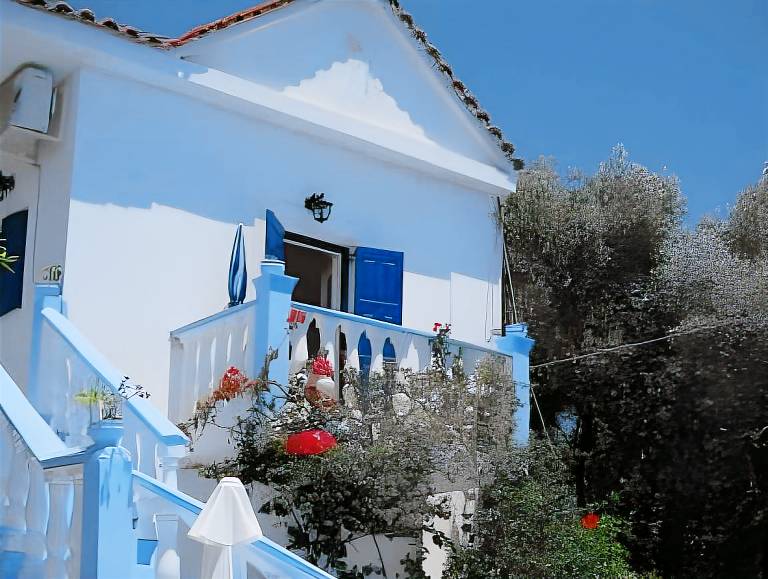 Beautiful apartment with pool, yard & patio | Next to the beach | Pets allowed in Samos
