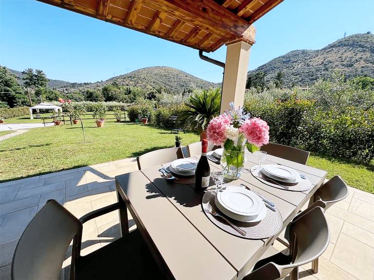 Fully equipped villa with patio, grill & yard | Panoramic view | Pet-friendly — photo 3