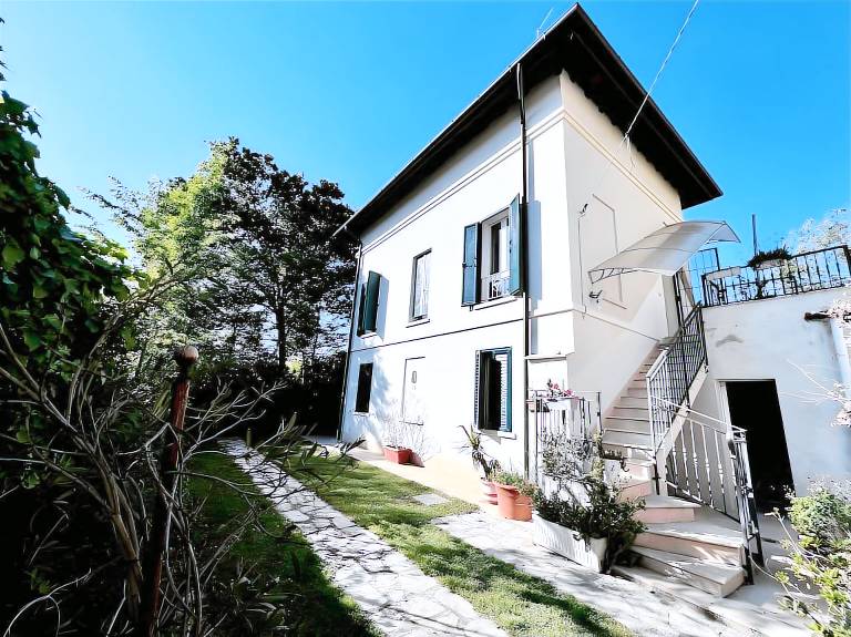 Charming rental apartment with barbecue, garden & terrace | Good for workation | Pet-friendly in Modena