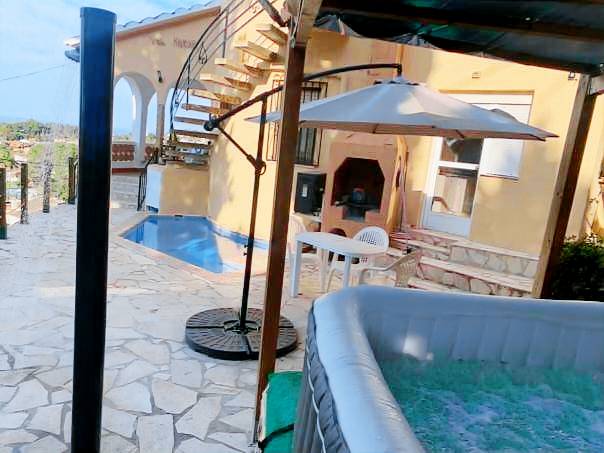 Vacation home with grill, private pool & patio — photo 3