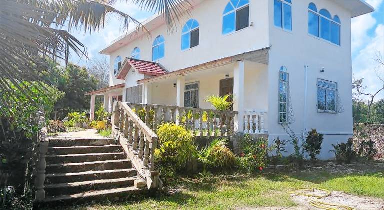 Diamond Coast Villa and Apartments in Bwejuu