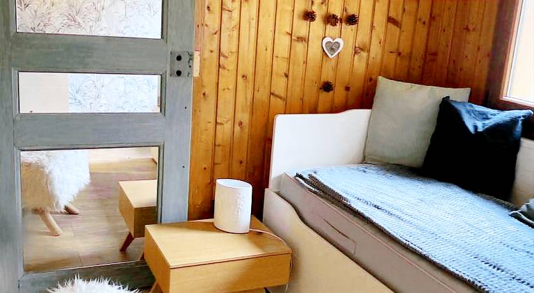 Chalet with hot tub — photo 2