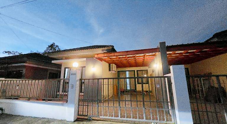 Villa with pool — photo 4