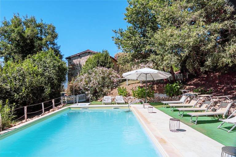 Vacation home with yard & pool | Garden view — photo 2