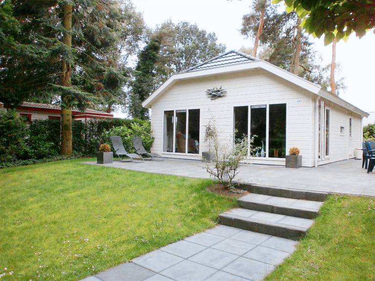 Chalet with 2 bedrooms and patio
