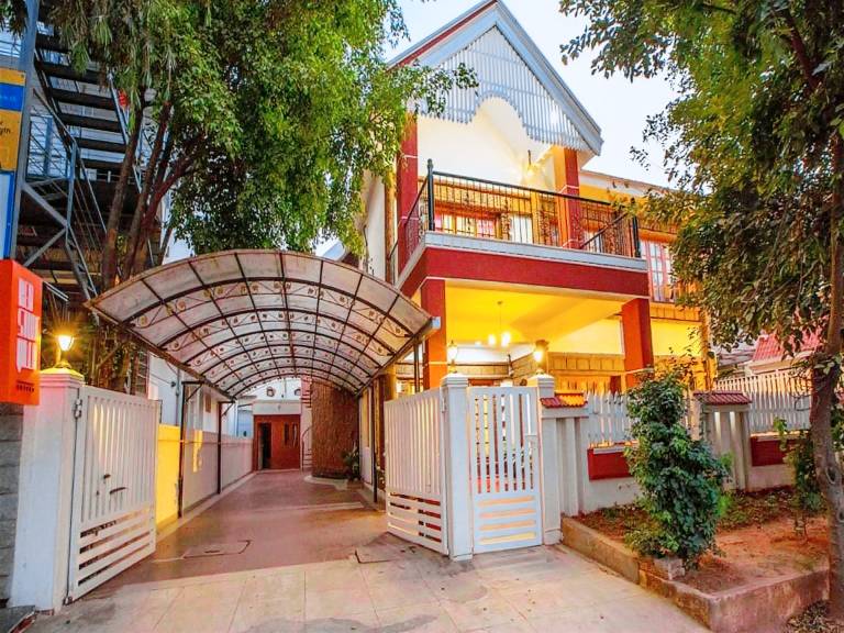Serviced apartment Begur Lake