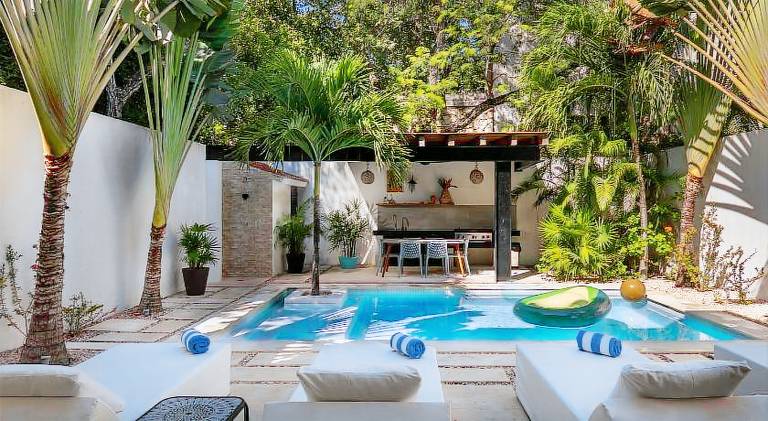 Villa with pool & yard in Tulum