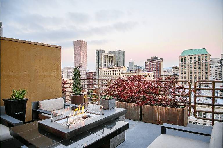 ER Executive Terrace Queen
