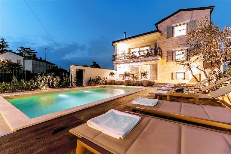 Villa with sauna & pool in Novigrad
