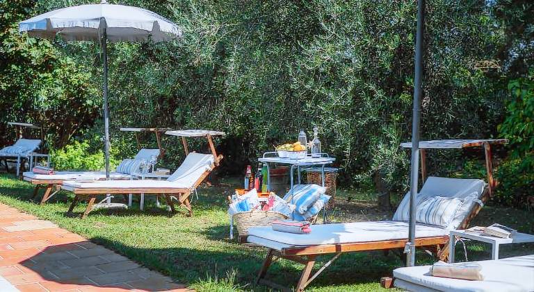 House with pool, patio & yard — photo 4