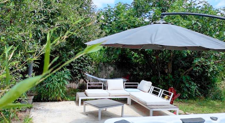 Vacation home with hot tub — photo 4