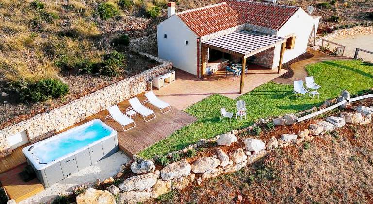 Villa with hot tub & pool — photo 5