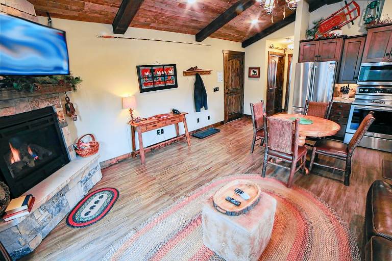 Child-friendly pleasant condo with private pool & patio | Pets are welcome — photo 3
