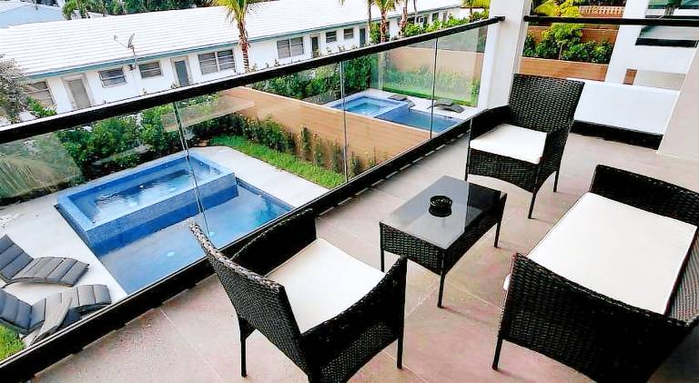 Vacation home with pool & hot tub — photo 5