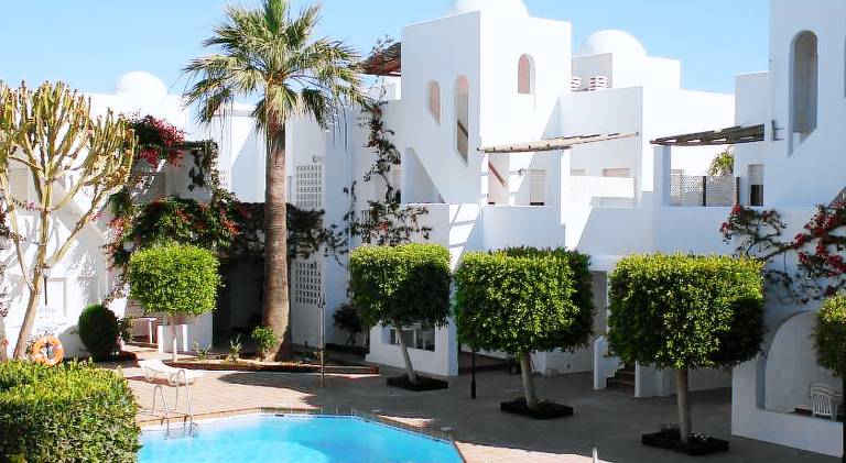 Charming rental apartment with patio, yard & pool | Close to the beach | Dogs allowed — photo 2
