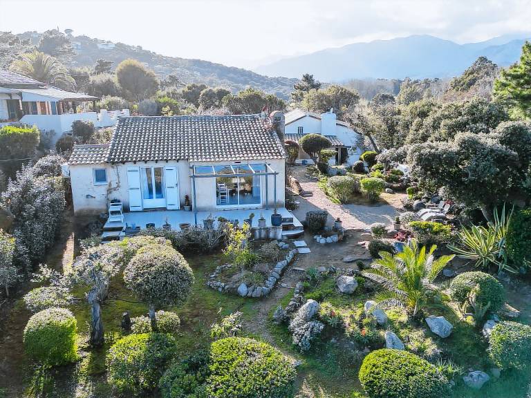 Vacation home with BBQ, terrace & garden | Sea view — photo 3