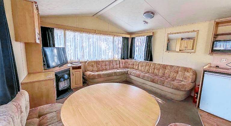 8 Berth Caravan For Hire At St Osyth Beach Holiday Park In Essex Ref 28026Fi — photo 3