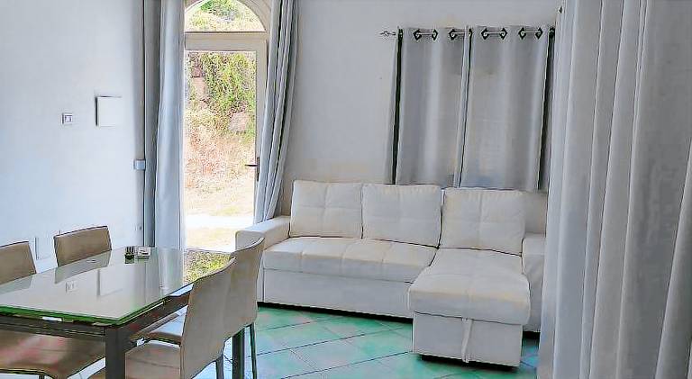 Serviced apartment with barbecue, yard & pool — photo 2