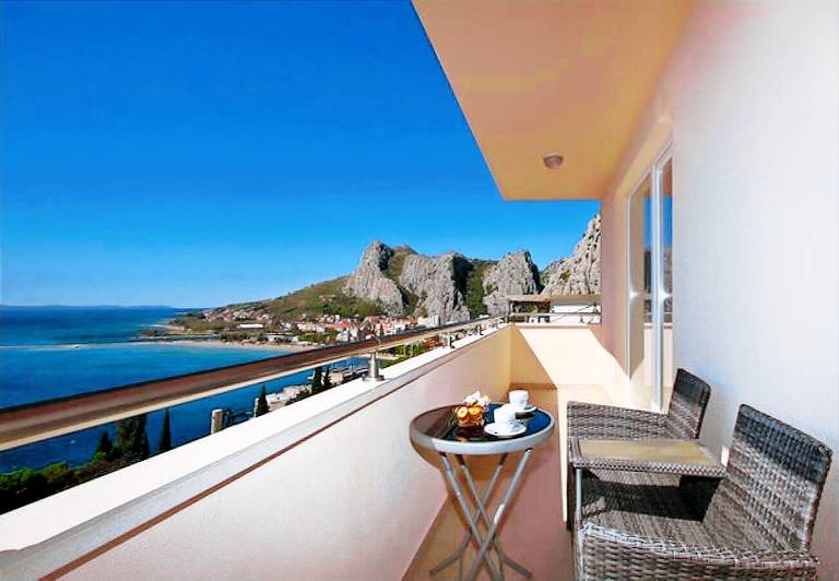 Fully equipped spacious vacation home with private pool & barbeque | Garden view | Beach nearby | Pets are welcome — photo 3
