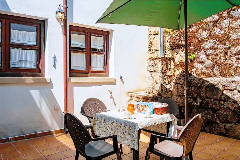 Vacation home with patio, garden & fast internet | Mountain view — photo 2