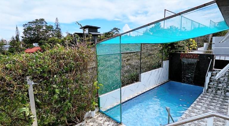 House with pool — photo 3