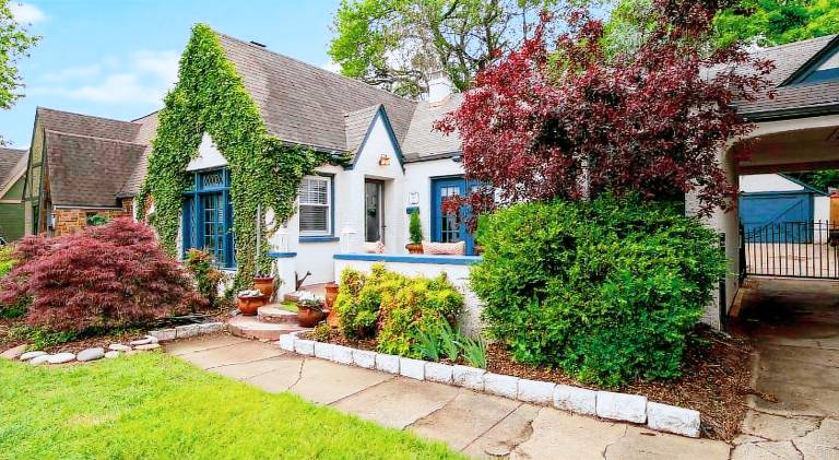 Ivy Cottage w hot tub by HVNLYhomes — photo 4