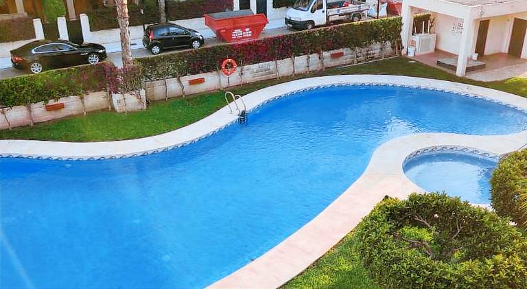 Holiday apartment with pool & patio — photo 5