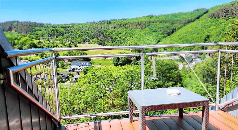 Children-friendly rental apartment with BBQ & terrace | Good for workation | Pet-friendly in Simmerath