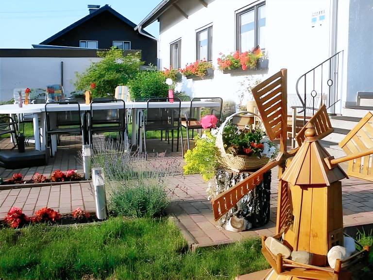 Holiday apartment with barbeque, patio & garden — photo 4