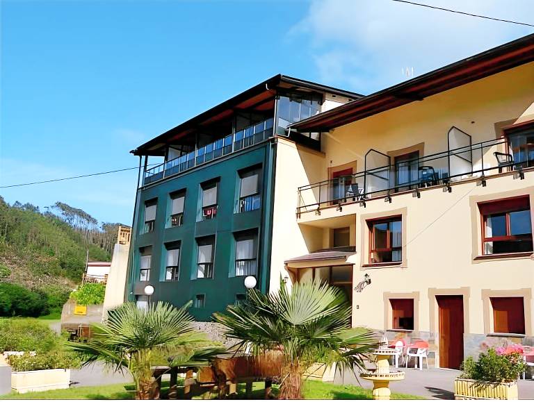Hotel Restaurante Canero in Valdes