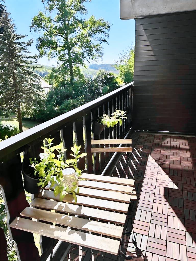 Lovely apartment with yard & fast internet | River view | Suitable for remote work | Pets allowed in Seebach