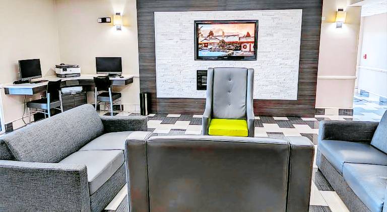 La Quinta Inn & Suites by Wyndham Prattville — photo 5