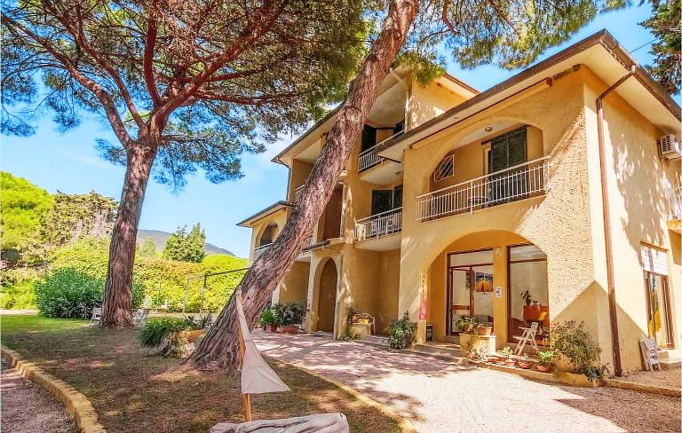 Apartment Lacona